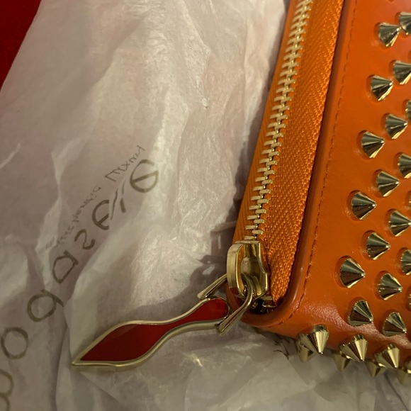 'Panettone' Spiked Wallet
CHRISTIAN LOUBOUTIN - Picture 6 of 6